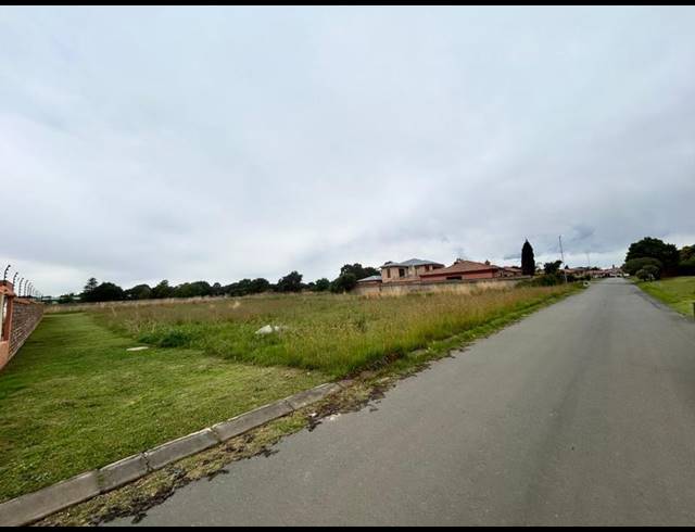 LAND FOR SALE IN SELCOURT